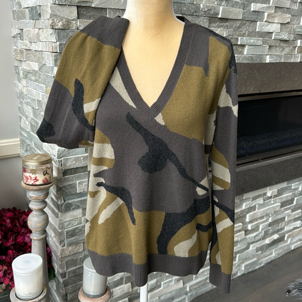 Burberry Brit %100 Cashmere Sweater. Size M